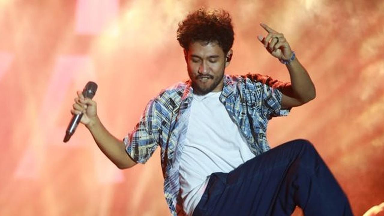 Meski Suara Hampir Hilang, Teddy Aditya Tetap Hibur Puluhan Ribu Penonton KLBB BRI Festival 2025