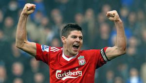 5. Steven Gerrard (Liverpool) – Pria asal Inggris ini merupakan gelandang yang mempunyai tendangan keras dan terukur. Meski gagal meraih gelar Liga Inggris tapi dia berhasil mempersembahkan gelar Liga Champions untuk Liverpool. (AFP/Paul ELlis)