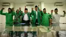 Ketum PPP hasil muktamar Jakarta, Djan Faridz serta sejumlah pengurus DPP PPP usai menggelar jumpa pers di Jakarta, Kamis (23/3). PPP Djan Faridz resmi memecat Romahurmuziy alias Romy sebagai kader partai berlambang kabah itu. (Liputan6.com/Faizal Fanani)