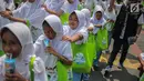 Anak-anak terdampak bencana tsunami di Pandeglang, Banten mengikuti rekreasi di Ancol Taman Impian, Jakarta, Selasa (26/2). Kegiatan itu digelar oleh PT Pembangunan Jaya Ancol Tbk bersama dengan Majelis Nasional Forhati. (Liputan6.com/Faizal Fanani)
