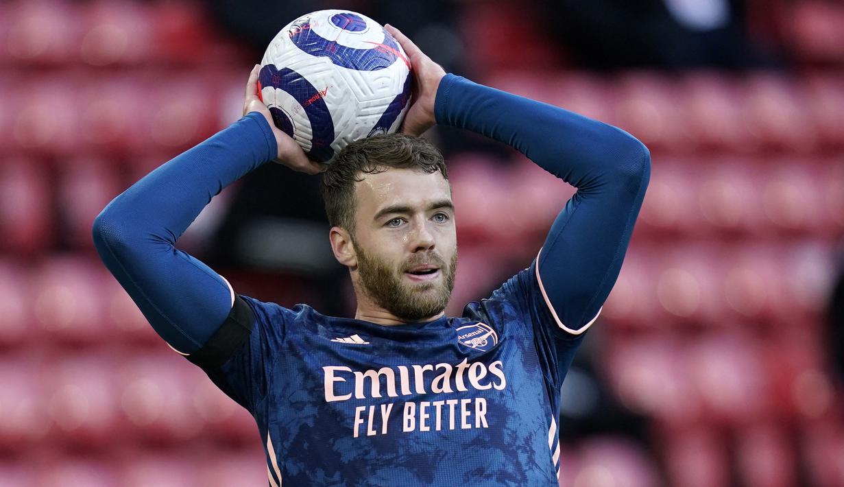Calum Chambers. Bek tengah Inggris berusia 27 tahun ini dilepas Arsenal ke sesama tim Premier League Aston Villa secara bebas transfer pada 25 Januari 2022 lalu. Ia dikontrak The Villans dengan durasi selama 3,5 tahun. (AFP/Pool/Tim Keeton)
