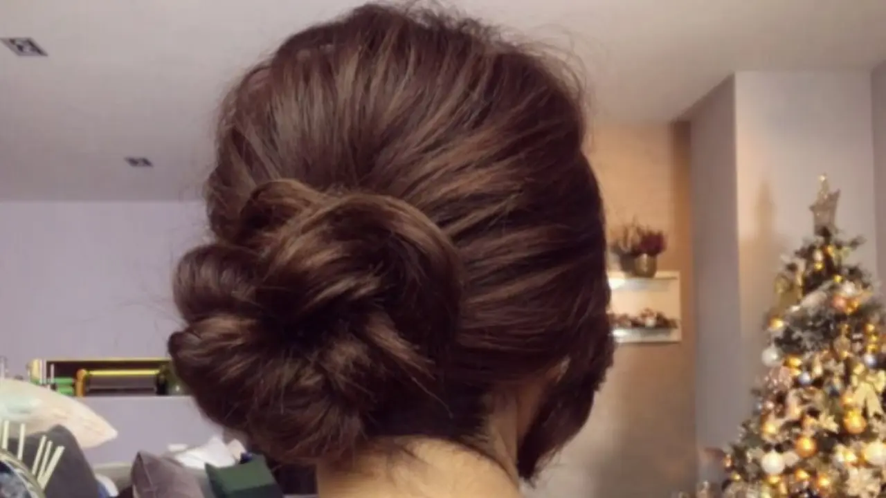Hanya Perlu 5 Menit untuk Buat Gaya Rambut Simpel Ini