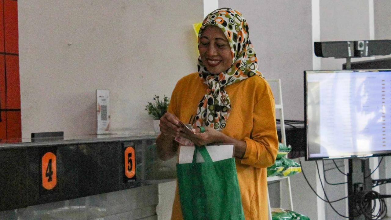 FOTO: BLT Kesra Rp 900 Ribu Mulai Cair Gelombang Kedua, 35 Juta Warga Jadi Penerima Bantuan