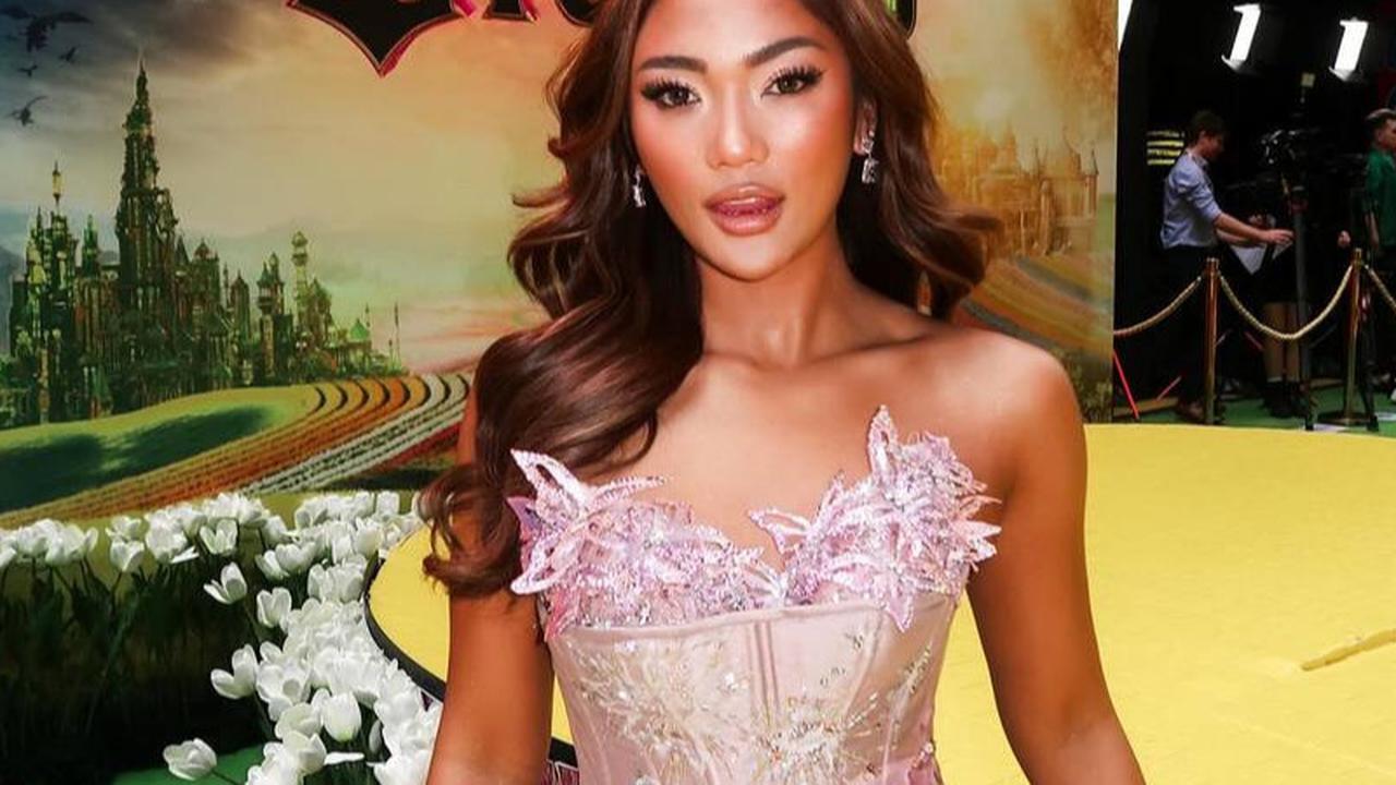 Potret Marion Jola Hadiri Gala Premier 'Wicked' di Australia, Kulit Eksotis Dalam Balutan Dress Pink Disorot