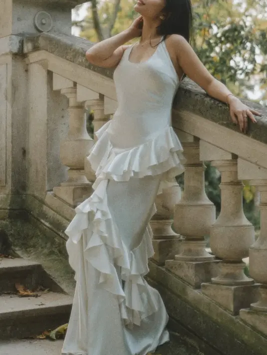 Ariel Tatum melalukan pemotretan bersama @npmalina. Pesona Ariel kembali mencuri perhatian lewat pemotretan terbarunya yang menghadirkan nuansa klasik dan romantis. [@npmalina]