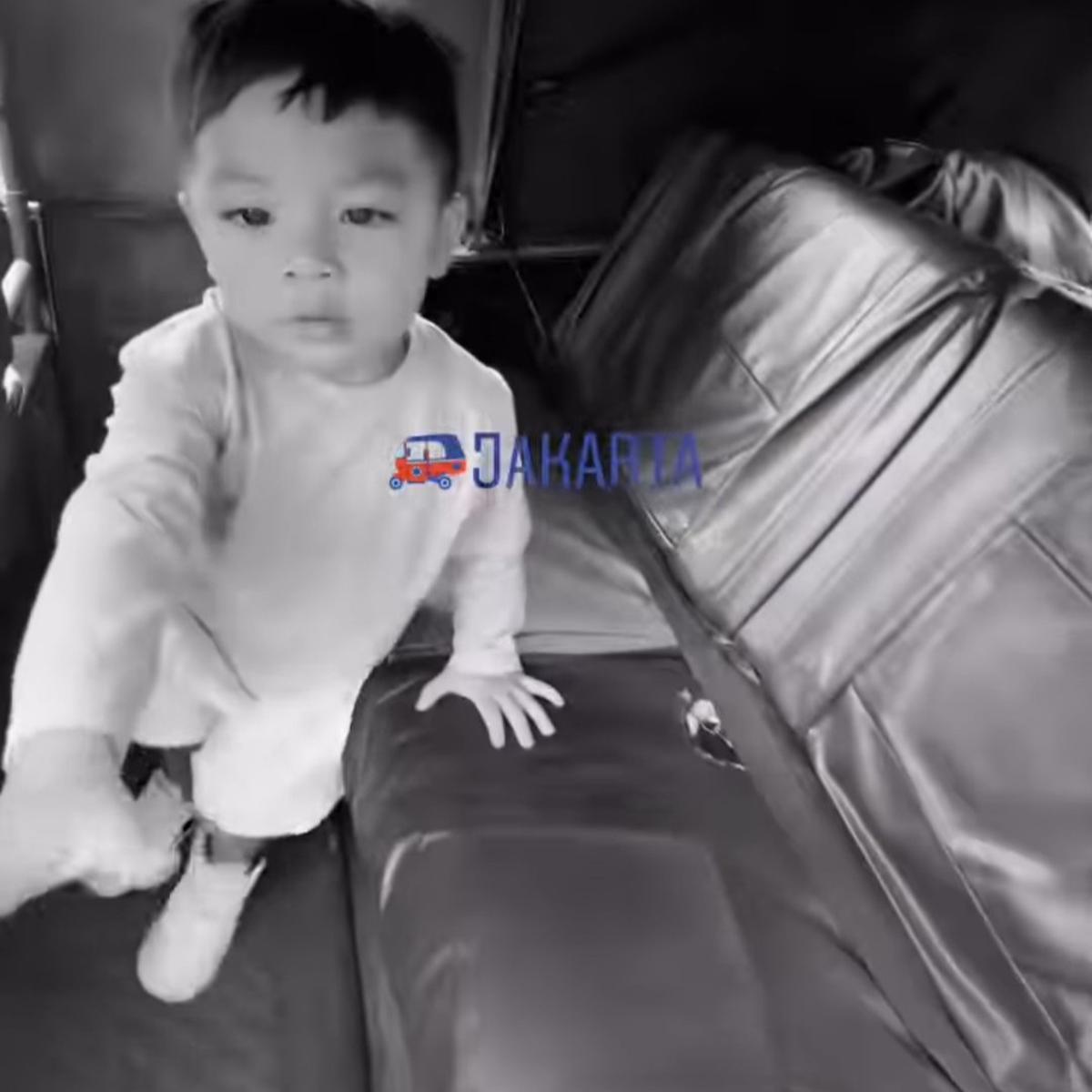 Momen Lucu Issa Anak Nikita Willy Naik Bajaj