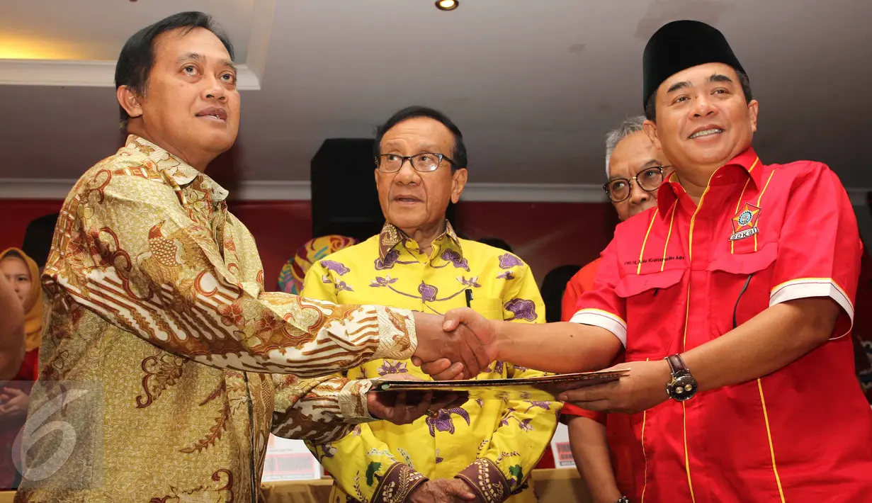 Perum Jamkrindo sepakat menjalin kerjasama dengan Sentra Organisasi Karyawan Swadiri Indonesia (SOKSI) untuk membantu mempermudah akses kredit bagi kelompok UMKM dan koperasi, Jakarta, Minggu (9/8/2015). (Liputan6.com/Helmi Afandi)