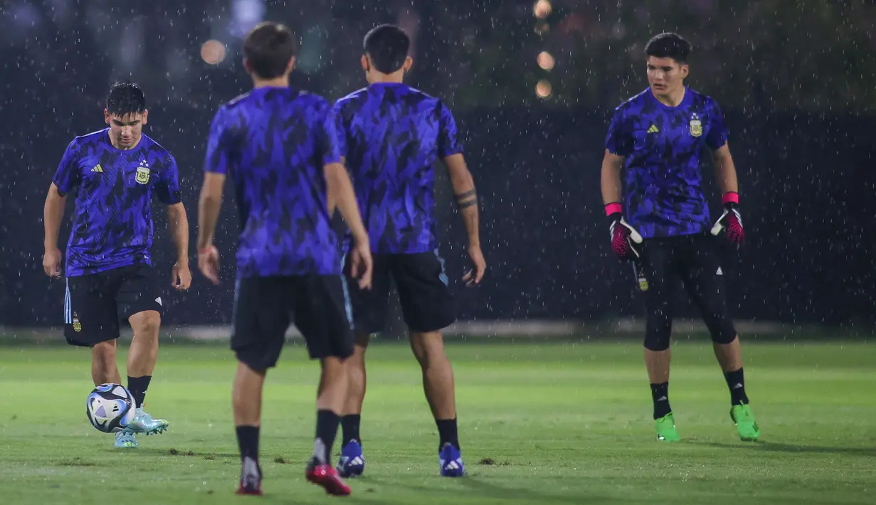 Argentina menempati posisi kedua dengan nilai tiga atau terpaut tiga poin dari pimpinan klasemen Senegal yang sudah memastikan lolos ke-16 besar dengan dua kemenangan beruntun. (Doc. LOC WCU17/BRY)