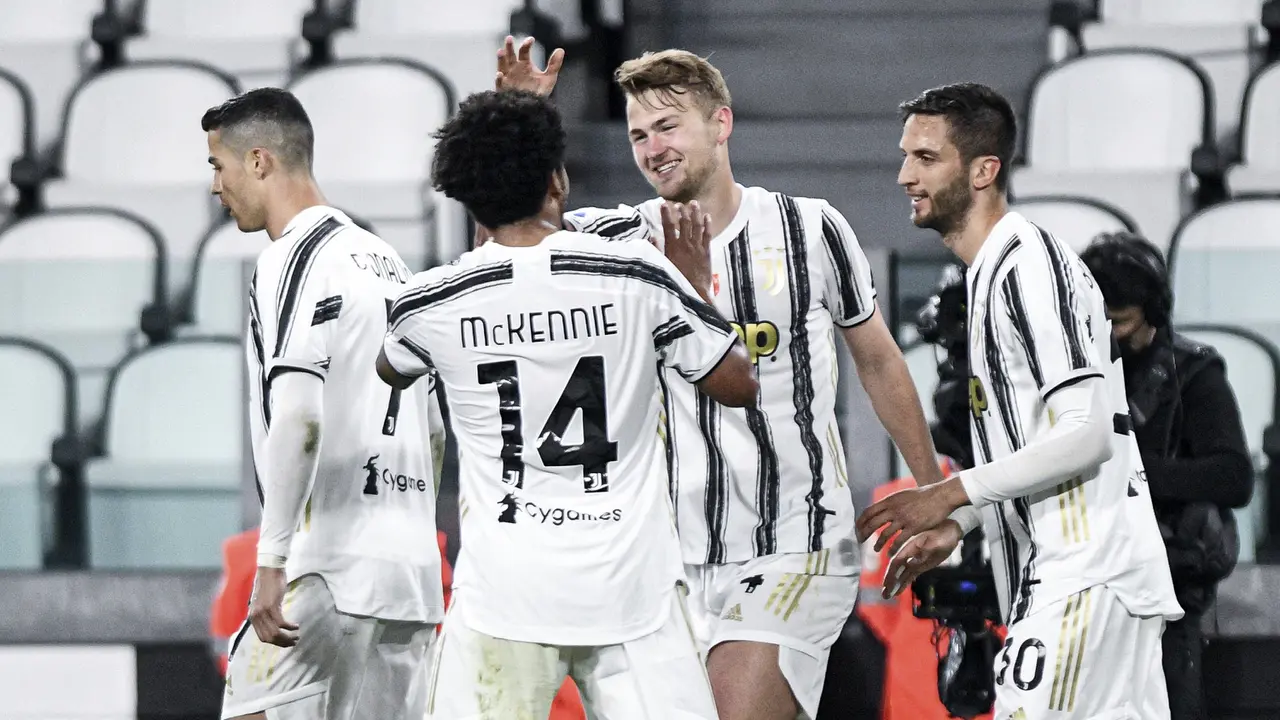 FOTO: Alex Sandro Tampil Gemilang, Juventus Taklukkan Parma 3-1
