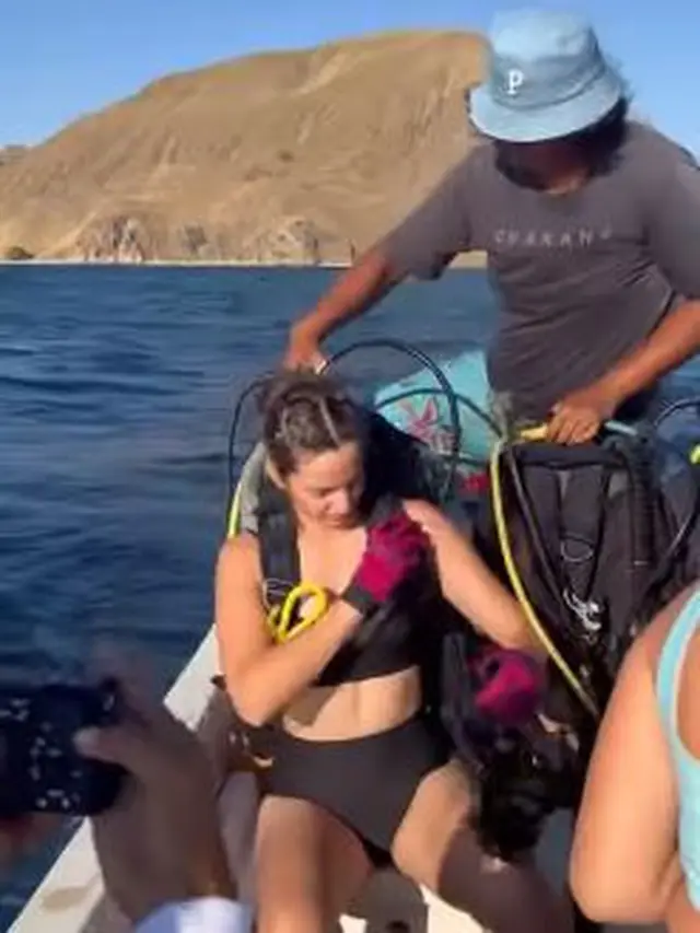 Nia Ramadhani menyelam di Labuan Bajo (Instagram/ramadhaniabakrie)