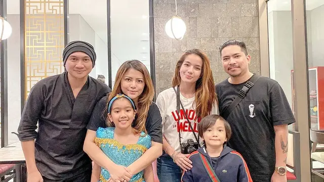 6 Momen Kedekatan Anji dengan Dimas Akira Suami Sheila Marcia, Bareng Urus Leticia