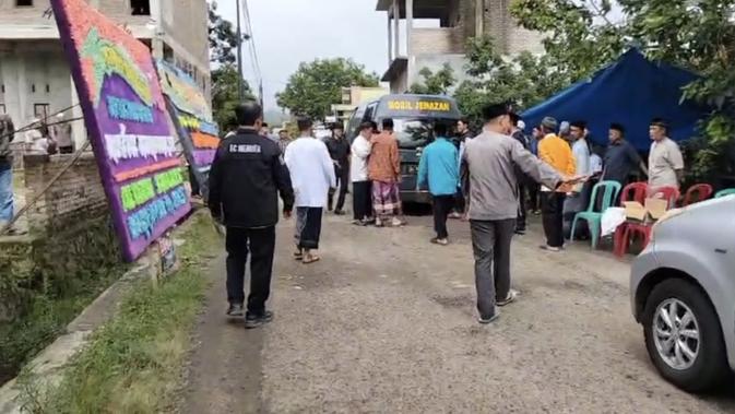 Ibu Hamil Korban Tewas Kebakaran Gedung Terra Drone Dimakamkan di Lampung, Isak Tangis Keluarga Pecah