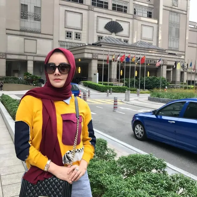 6 Potret Ini Tunjukkan Cici Paramida Awet Muda di Usia 46 Tahun