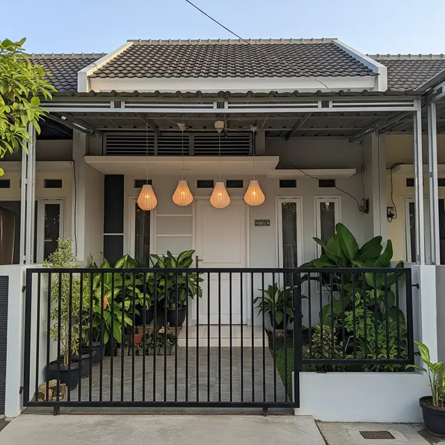 9 Ide Pagar Rumah Kombinasi Besi Minimalis dan Lampu Taman Estetik, Mempercantik Hunian