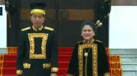 Presiden Joko Widodo (Jokowi) dan Ibu Iriana menggenakan pakaian adat Kutai, Kalimantan Timur, di HUT ke-79 RI di IKN.