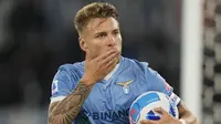 Ciro Immobile. Striker Lazio ini telah menginjak usia 31 tahun. Bersama Lazio sejak 2016/2017 hingga kini ia telah tampil dalam 230 laga di semua kompetisi dengan torehan 158 gol dan 44 assist. (AP/Alessandra Tarantino)