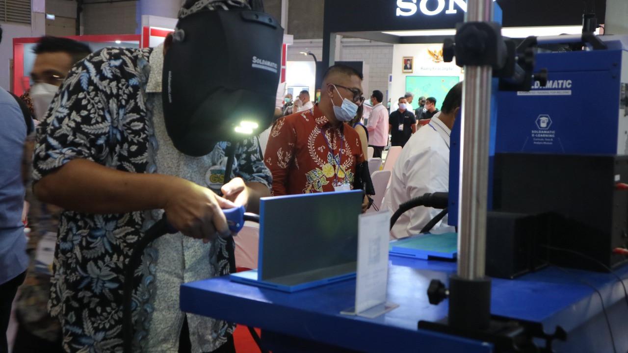 Multi Group sempat memproduksi TV hitam putih dan TV warna berbagai merek ternama, kipas angin, tape mobil, dan produk-produk lainnya pada era 1980-an. (Dok. IST/Multi Group)