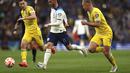 Gol kedua Inggris diciptakan Bukayo Saka hanya tiga menit kemudian atau menit ke-40, memanfaatkan assist Jordan Henderson. (AP Photo/Ian Walton)