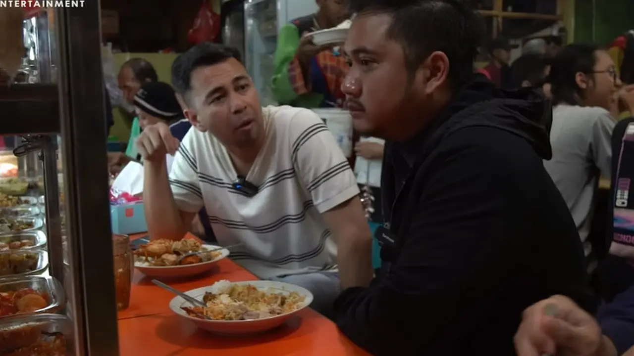 [Fimela] Raffi Ahmad makan di warteg