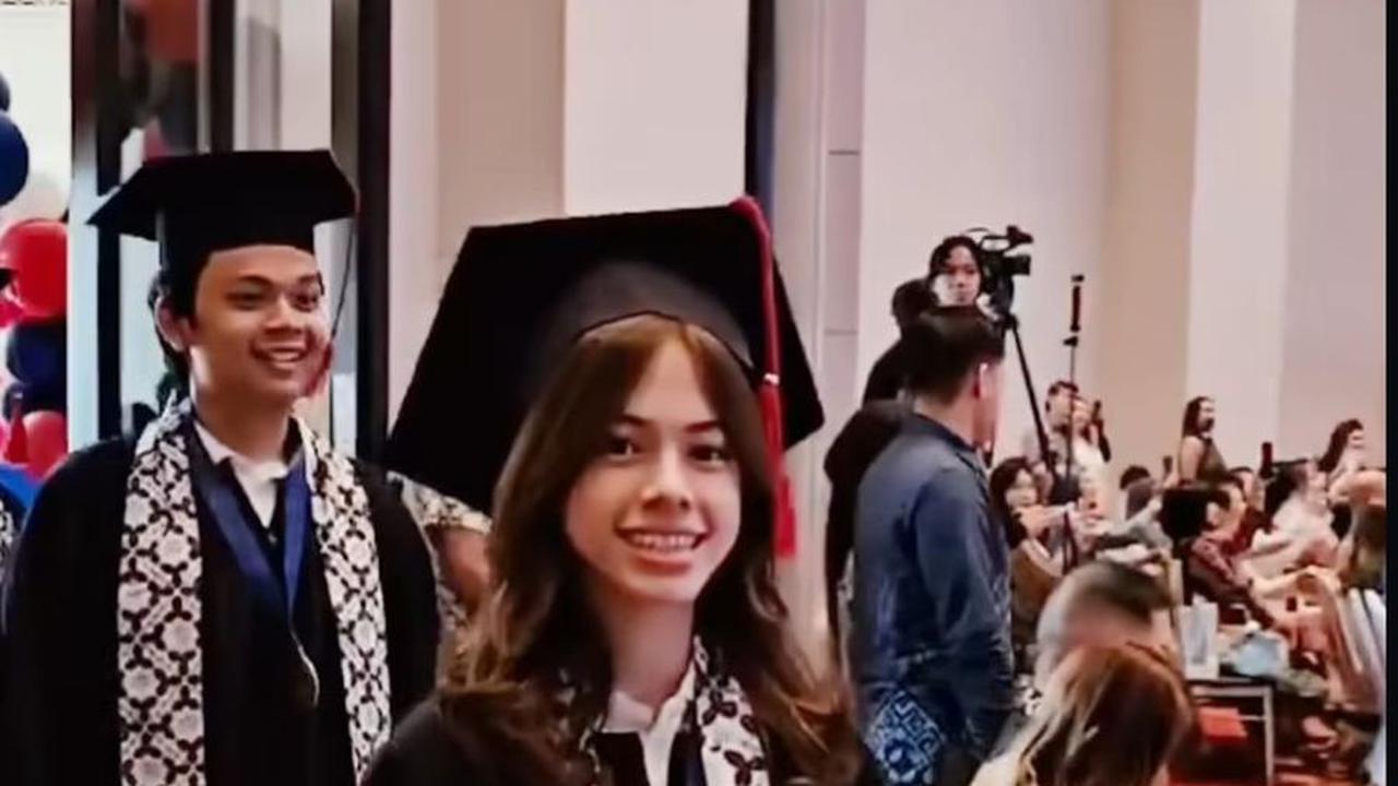 Potret Bahagia London Abigail Wisuda SMP, Wulan Guritno dan Mantan Suami Kompak Dampingi Sang Putri