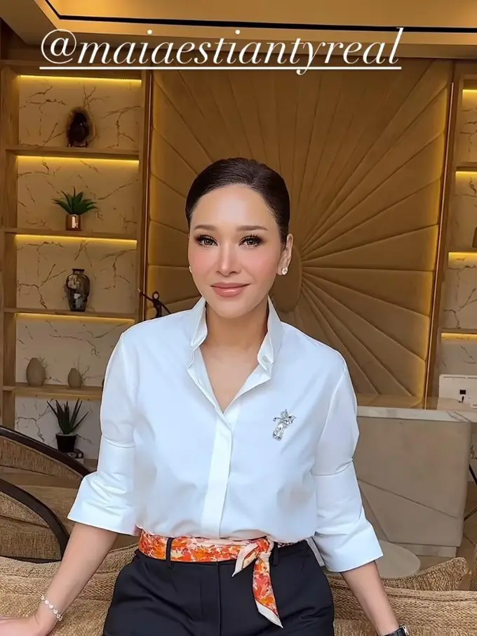 Gaya Smart Casual Maia Estianty Bak CEO Drakor, Memesona di Usia Menjelang 50 Tahun