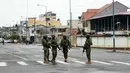 Tentara Ekuador berjaga-jaga di luar penjara Machala, Ekuador pada 12 Januari 2024. (STRINGER/AFP)