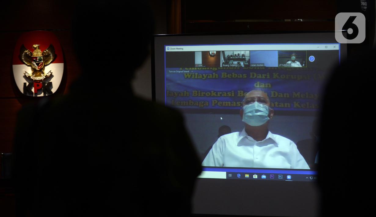 Wali Kota nonaktif Medan Tengku Dzulmi Eldin menjalani sidang pembacaan tuntutan secara video conference di Gedung KPK, Jakarta, Kamis (14/5/2020). Tengku Dzulmi Eldin terlibat dalam kasus dugaan menerima suap proyek dan jabatan pada Pemkot Medan tahun 2019. (merdeka.com/Dwi Narwoko)