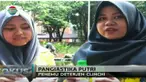Pangiastika Putri, Maulina Cahya, Ilham Maulana, Muhammad Jamaludin dan Uli Amrina tengah sibuk di laboratorium untuk membuat deterjen. 