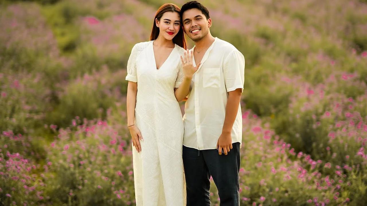 7 Artis yang Lamaran di 2024, dari Azriel Hermansyah-Sarah Menzel hingga Al Ghazali-Alyssa Daguise