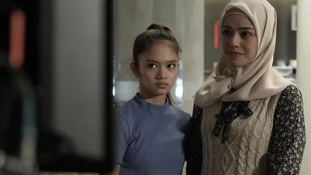 5 Potret Susan Sameh Pakai Kerudung, Tampil Menawan