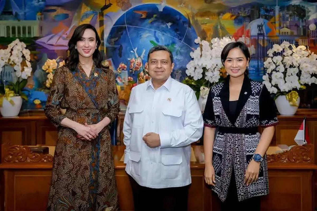 Model Baju Batik Kerja ala Widiyanti Putri Wardhana, Menteri Terkaya di Era Presiden Prabowo