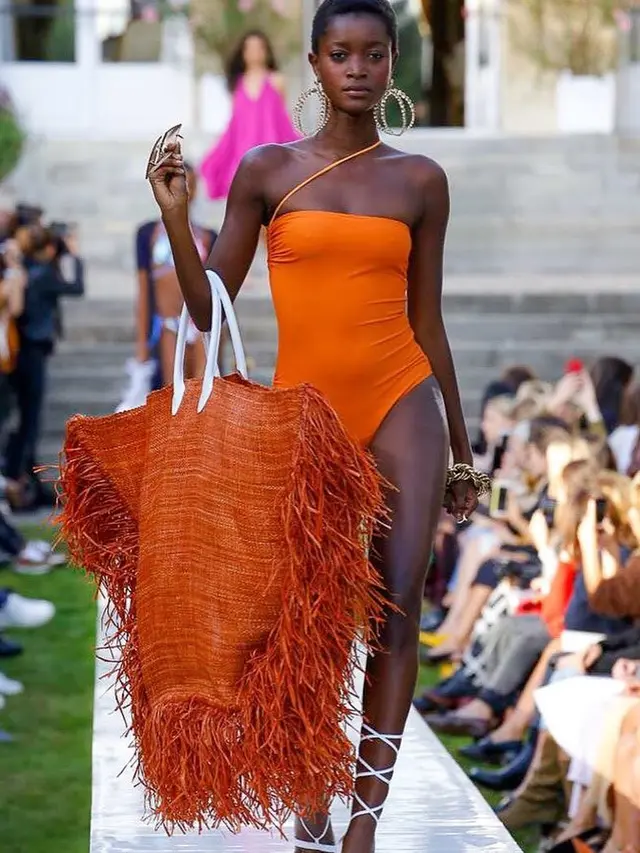 Jacquemus tote/instagram Jacquemus