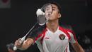 Jonatan Christie bertemu dengan wakil Singapura, Loh Kean Yew pada pertandingan kedua di Grup G nomor tunggal putra Olimpiade Tokyo 2020. Jojo (panggilan Jonatan Christie) diunggulkan dalam pertandingan tersebut karena tercatat menangkan semua laga dari tiga kali pertemuan. (Foto: AP/Dita Alangkara)