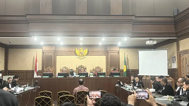 Eks Menteri Pendidikan, Kebudayaan, Riset dan Teknologi (Mendikbudristek) Nadiem makarim kembali menjalani sidang kasus korupsi pengadaan laptop chromebook, Senin (2/2/2026) (Liputan6.com/Muhammad Radityo Priyasmoro)