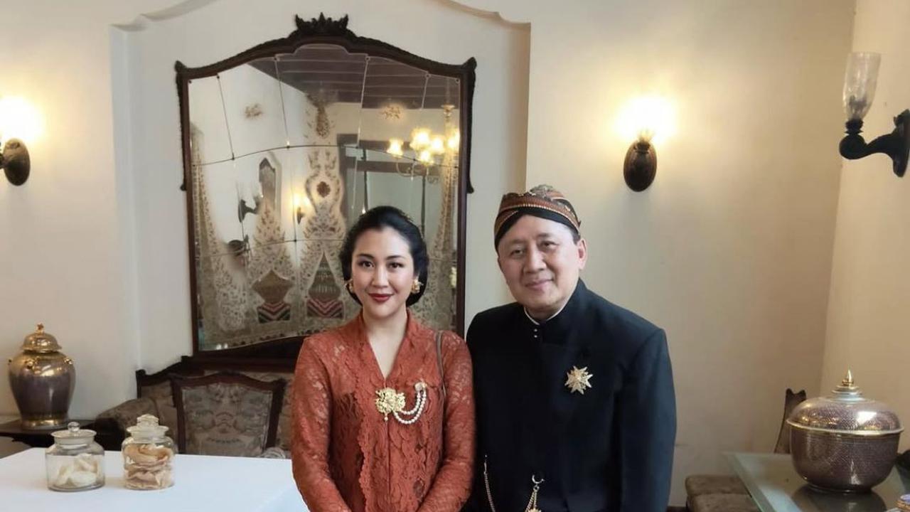 5 Potret Sherina Munaf Pakai Kebaya Hadiri Jumenengan Mangkunegara X, Makna di Balik Kehadirannya