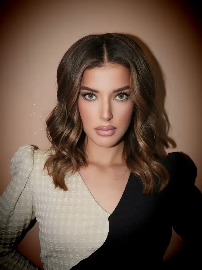 6 Potret Tasya Farasya Tampil Memesona dengan Vanilla Smoke Balayage, Warna Rambut yang Didesain Khusus untuk Dirinya