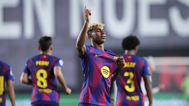 Selebrasi Lamine Yamal usai mencetak gol di laga Rayo Vallecano vs Barcelona di Estadio de Vallecas di pekan ketiga La Liga 2025/2026, Senin (01/09/2025). (AP Photo/Manu Fernandez)