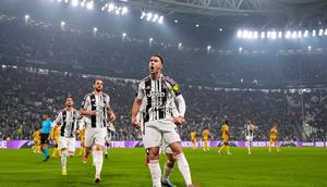 Dusan Vlahovic merayakan golnya ke gawang Udinese dalam giornata kesembilan Serie A 2025/2026, Kamis (30/10/2025) (Fabio Ferrari/LaPresse via AP)