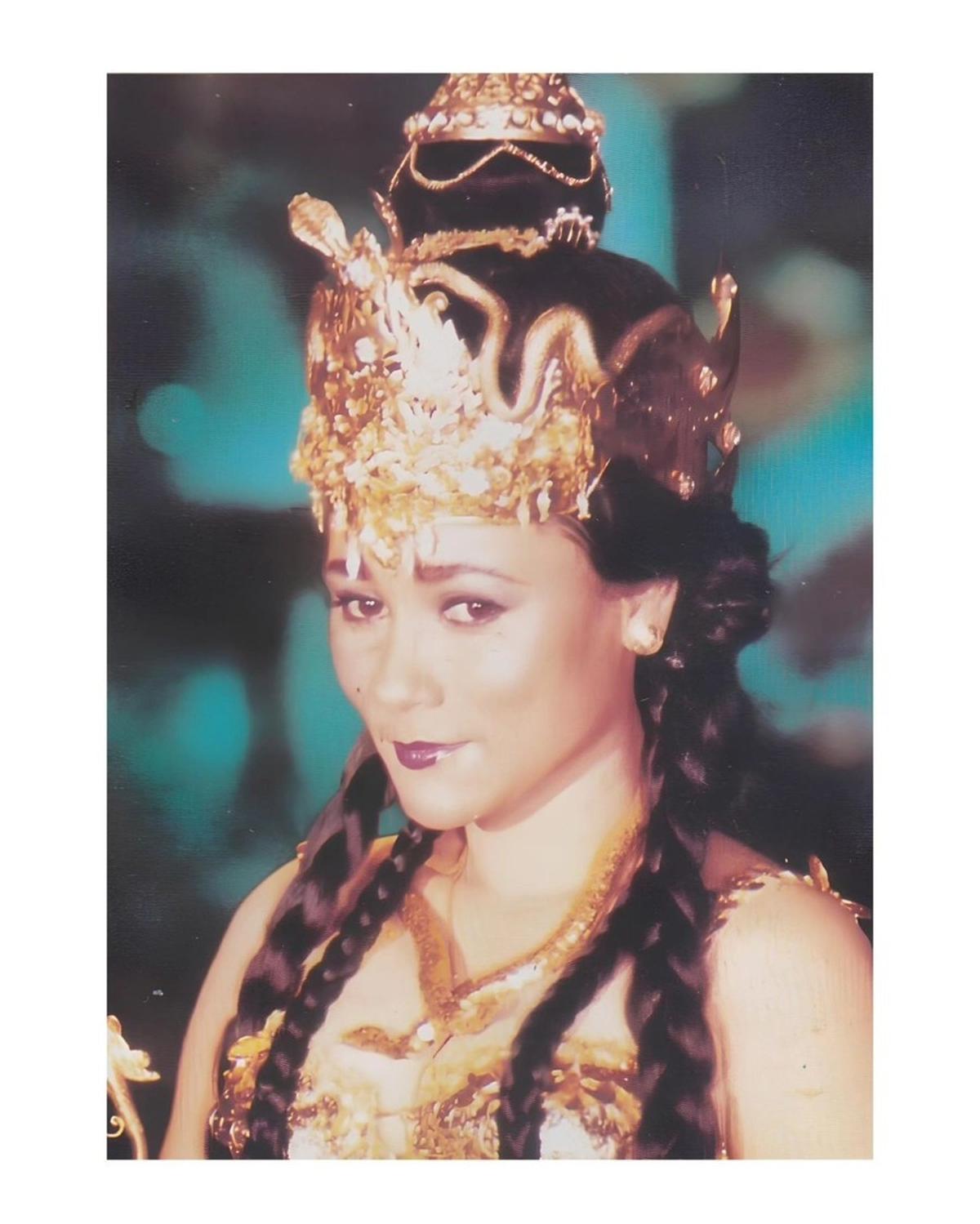 Bersama suaminya, Dicky Suprapto, Suzzanna mendirikan perusahaan produksi film yang dinamakan Tidar Jaya Film. Perusahaan ini berhasil memproduksi sejumlah film sukses antara tahun 1970 hingga 1973, yang semakin memperkuat posisinya di industri perfilman.