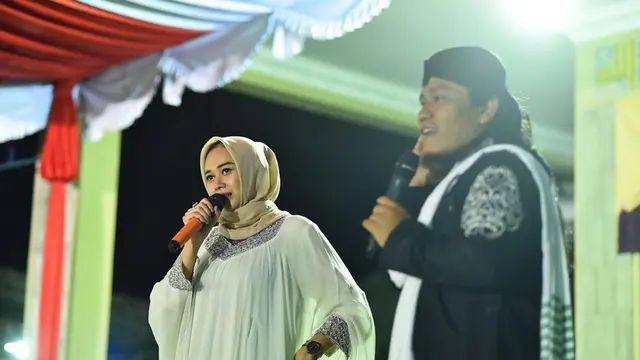 6 Gaya Aura Kasih dalam Balutan Hijab, Bikin Pangling