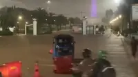 Jakarta Diguyur Hujan, Kawasan Monas Terendam Banjir