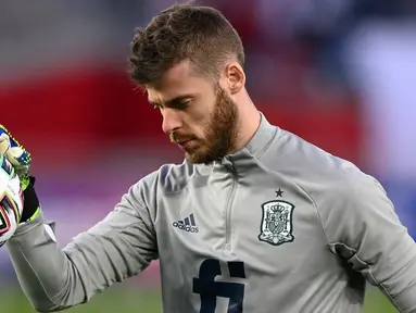 Pelatih Timnas Spanyol, Luis Enrique tidak menyertakan kiper MU, David De Gea dalam skuatnya untuk menghadapi dua laga uji coba, 26 dan 29 Maret 2022. Luis Enrique lebih memilih pesaing De Gea di Liga Inggris, Robert Sanchez (Brighton) dan David Raya (Brentford). (AFP/Kirill Kudryavtsev)