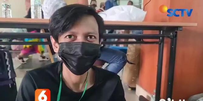VIDEO: Sambil Jaga Barang Bawaan, Pekerja Migran Tidur di Lobi Asrama Haji
