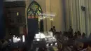 Jelang Misa malam Natal 2014, Polda Metro Jaya  melakukan penyisiran di Gereja Katedral, Jakarta, Rabu (24/12/2014). (Liputan6.com/Faizal Fanani)