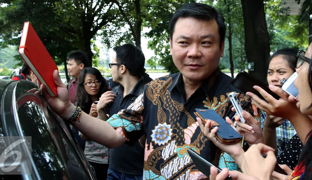 Kepala BRG, Nazir Foead saat ditanya awak media di Kementerian LHK Jakarta, (9/9).  Rapat tersebut terkait kasus indikasi penghadangan rombongan Kepala BRG oleh satpam perusahaan PT.RAPP pulau Padang, Riau beberapa waktu lalu. (Liputan6.com/Johan Tallo)