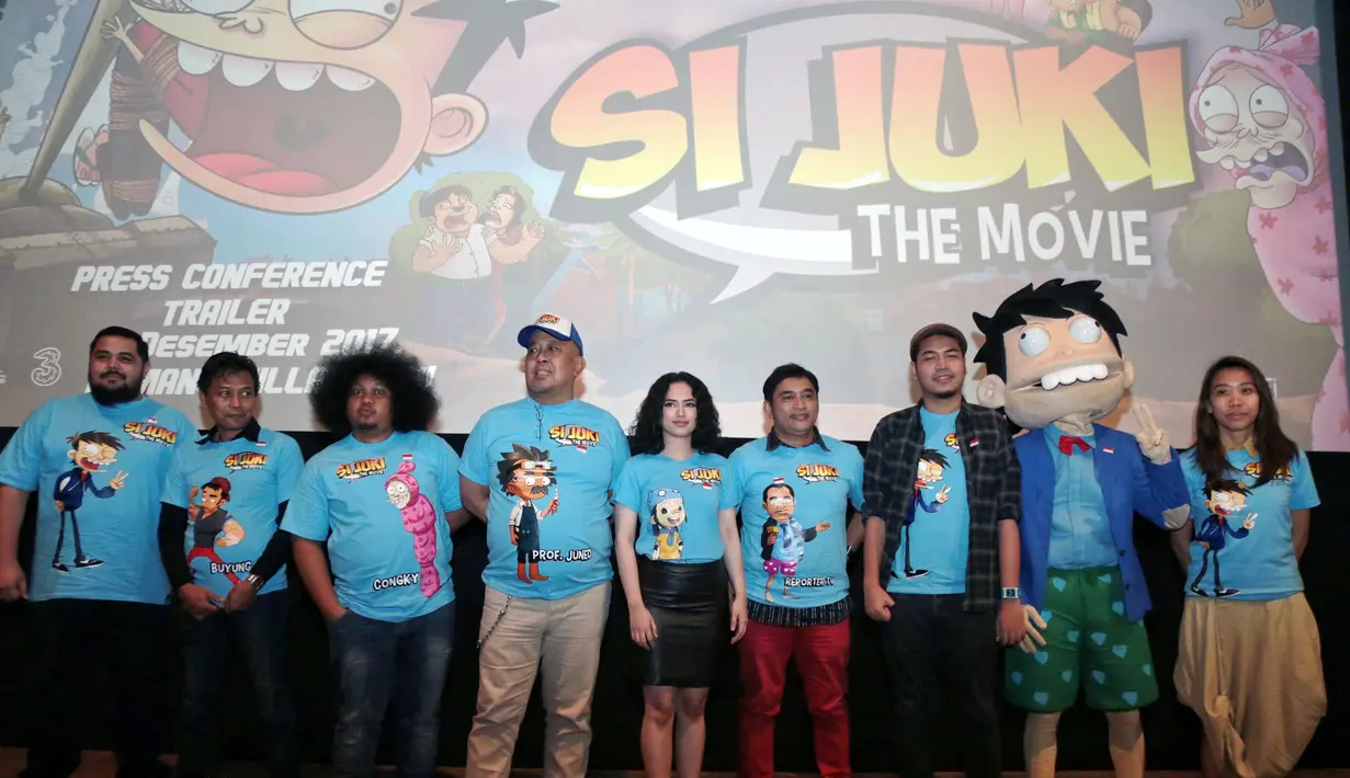 "Lebih capek malah. Tetap akting di studio. Agar dapat ekspresi. Bagaimana saya ngomong dengan ekspresi saya tapi tetap sampai ke pendengar dengan baik," ucap Indro. (Adrian Putra/Bintang.com)