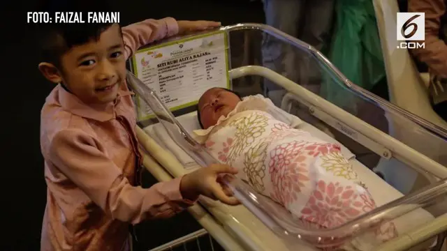 Aliya Rajasa, istri dari Ibas Yudhoyono, melahirkan bayi perempuan tepat di tahun baru, 1 Januari 2018.