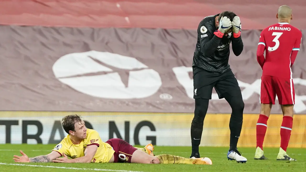 FOTO: Duka dan Ekspresi Kekecewaan Skuad Liverpool dalam Kekalahan dari Burnley 0-1