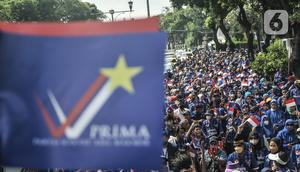 Pendukung partai politik melakukan pawai menuju Kantor Komisi Pemilihan Umum (KPU) RI saat Pendaftaran Peserta Pemilu 2024, Jakarta, Senin (1/8/2022). Seperti diketahui, KPU RI membuka pendaftaran partai politik sebagai peserta Pemilu 2024 mulai 1-14 Agustus 2022 dengan tiga kategorisasi, yakni Parpol baru, Parpol peserta Pemilu 2019 yang lolos 'parliamentary threshold' (PT), dan Parpol yang tidak lolos PT. (merdeka.com/Iqbal S. Nugroho)