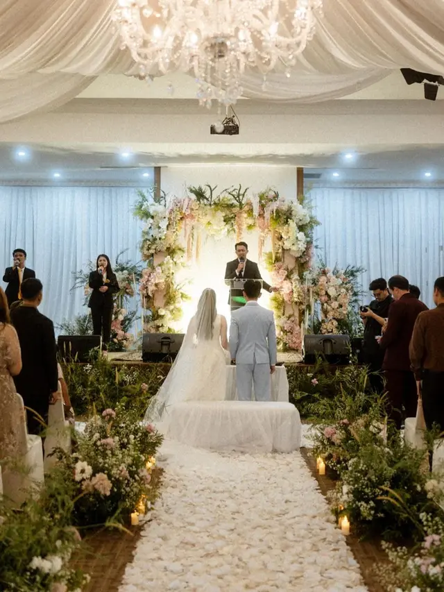 Sat Set Menikah, Pesona Anggun Cassandra Lee Kenakan Gaun Pengantin Putih di Pemberkatan Pernikahan